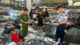 Hà Nội: Phát hiện hơn 33.000 quần áo giả các nhãn hiệu