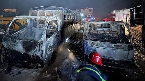 Khánh Hòa: Nhiều ô tô cháy rụi trong bãi đỗ xe lúc rạng sáng