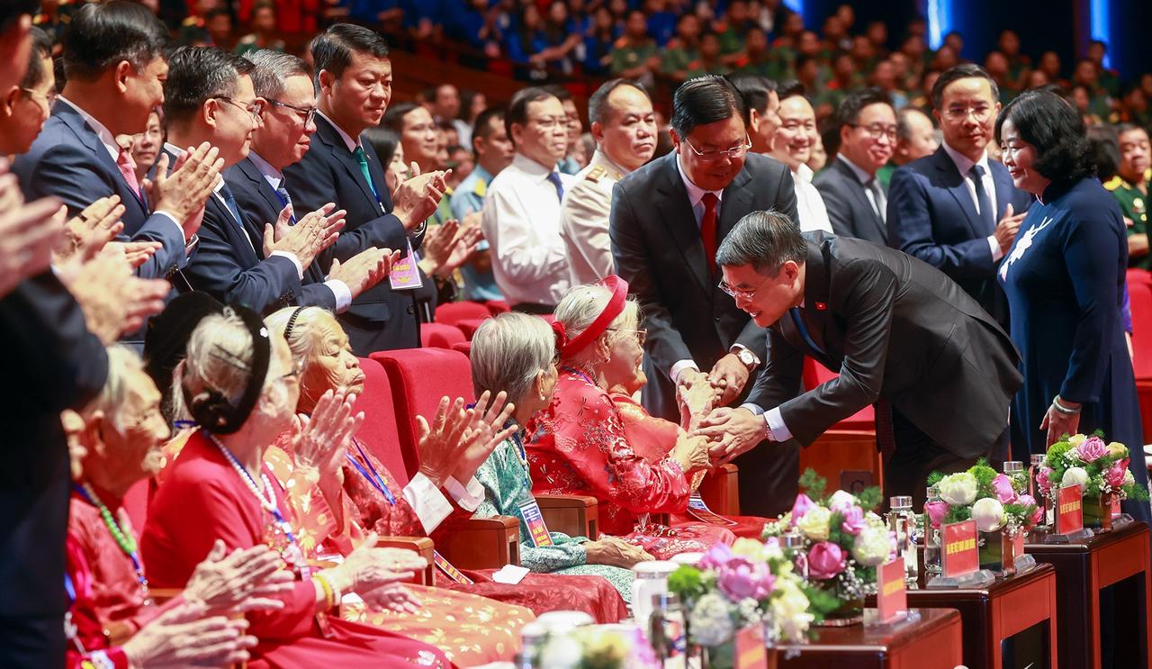 Thủ tướng Chính phủ phát động "Phong trào đẩy mạnh chăm lo người có công với cách mạng"
