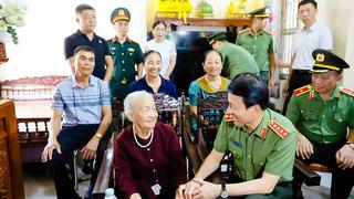 Khắc ghi công lao các Anh hùng liệt sĩ, tiếp bước truyền thống vẻ vang 