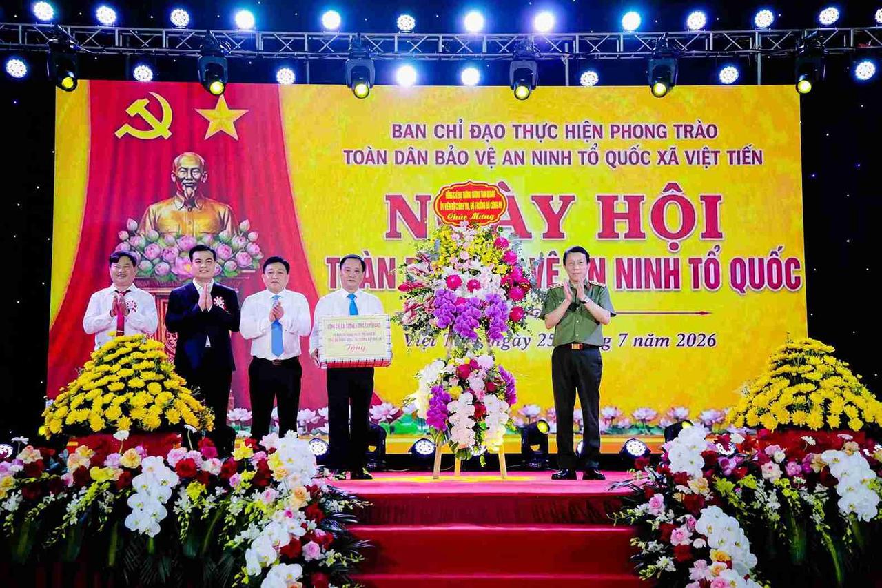 Bộ trưởng Lương Tam Quang dự Ngày hội Toàn dân bảo vệ an ninh Tổ quốc tại Hưng Yên