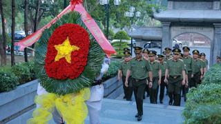 Thứ trưởng Phạm Thế Tùng dâng hương tưởng niệm Anh hùng liệt sĩ tại Quảng Trị