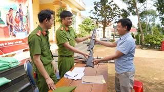 Công an Gia Lai đẩy mạnh thu hồi vũ khí, vật liệu nổ, công cụ hỗ trợ