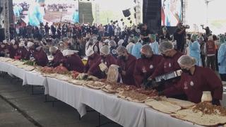 Mexico lập kỷ lục với bánh mì kẹp Torta dài 100m
