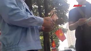 Ngang nhiên thu tiền mặt tại điểm trông giữ xe do Sở Xây dựng Hà Nội cấp phép