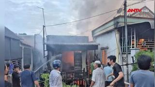 An Giang: Cháy lớn khu dân cư khiến 5 căn nhà bị hư hại
