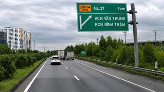 Xử phạt tài xế xe tải lạng lách trên cao tốc Hà Nội - Bắc Giang 