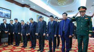 Đoàn đại biểu cấp cao Đảng, Nhà nước Việt Nam viếng Chủ tịch Quốc hội Lào