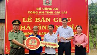 Mái ấm giữa lòng dân