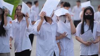Thí sinh chuyên Tuyên Quang hoàn thành kỳ thi lại