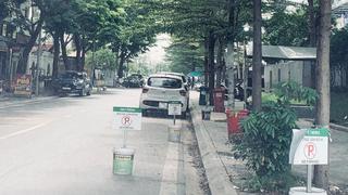 Khó hiểu cảnh lòng đường bị "phân lô, giữ chỗ"