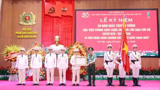 Học viện PCCC và CNCH đón nhận Huân chương Bảo vệ Tổ quốc hạng Nhất