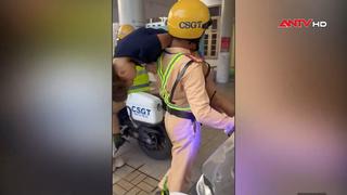 CSGT kịp thời đưa du khách người Anh ngất xỉu đi cấp cứu