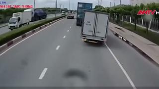 Xử phạt tài xế xe tải chuyển làn đường liên tiếp