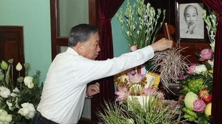 Tổng Bí thư, Chủ tịch nước Tô Lâm dâng hương tưởng nhớ Chủ tịch Hồ Chí Minh