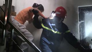 Cháy nhà 6 tầng, 4 người được cảnh sát cứu kịp thời