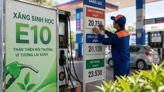 Giá xăng E10 tăng gần 700 đồng/lít, dầu diesel quay đầu giảm