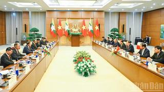 Chủ tịch Quốc hội Trần Thanh Mẫn hội kiến Tổng thống Myanmar 
