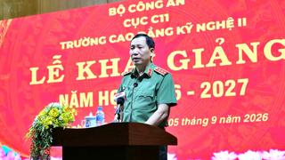 Thứ trưởng Lê Văn Tuyến dự lễ khai giảng tại Trường Cao đẳng Kỹ nghệ II