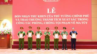 Lễ đón nhận Thư khen và trao thưởng thành tích xuất sắc trong phòng, chống ma túy