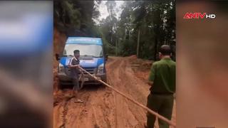 Công an xã Đak Rong kịp thời hỗ trợ đưa người dân đi cấp cứu