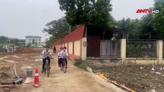 Đường chậm tiến độ, học sinh bất an khi đến trường