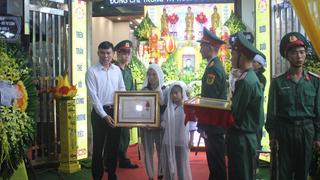 Chủ tịch nước truy tặng Huân chương Dũng cảm đối với Trung tá Trần Văn Tùng