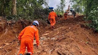 Mưa lớn, ngập lụt gây gián đoạn cung cấp điện tại một số khu vực phía bắc