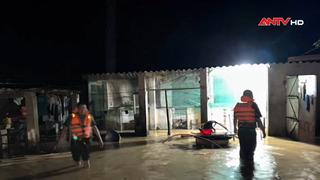 Công an xã Cát Tiên 3 kịp thời di dời người dân khi lũ quét trong đêm