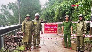 Miền núi Đà Nẵng mưa kéo dài, di dời dân khỏi vùng sạt lở