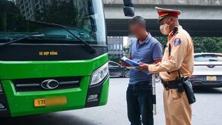 Tạo chuyển biến về ý thức qua cao điểm xử lý xe kinh doanh vận tải