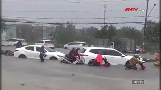  Mưa ngập, người dân Thuận An chủ động sơ tán