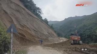 Thông tuyến đường vào hai bản vùng cao ở Nghệ An