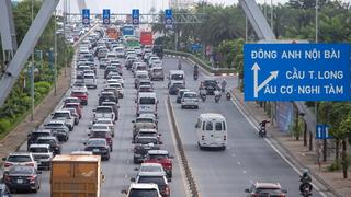 Sáng 28/9, ùn tắc cục bộ trên cầu Nhật Tân 