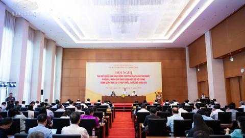Đại biểu Quốc hội hoạt động chuyên trách thảo luận về nhóm dự án luật thuộc lĩnh vực hành chính, tư pháp