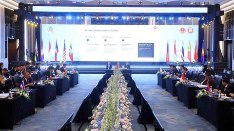 Thông qua Tuyên bố chung về tăng cường hợp tác khu vực ASEAN về đấu tranh với tội phạm truy nã Thông qua Tuyên bố chung về tăng cường hợp tác khu vực ASEAN về đấu tranh với tội phạm truy nã