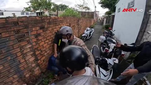 CSGT khống chế, phát hiện 8 đoạn ống chứa ma túy đá